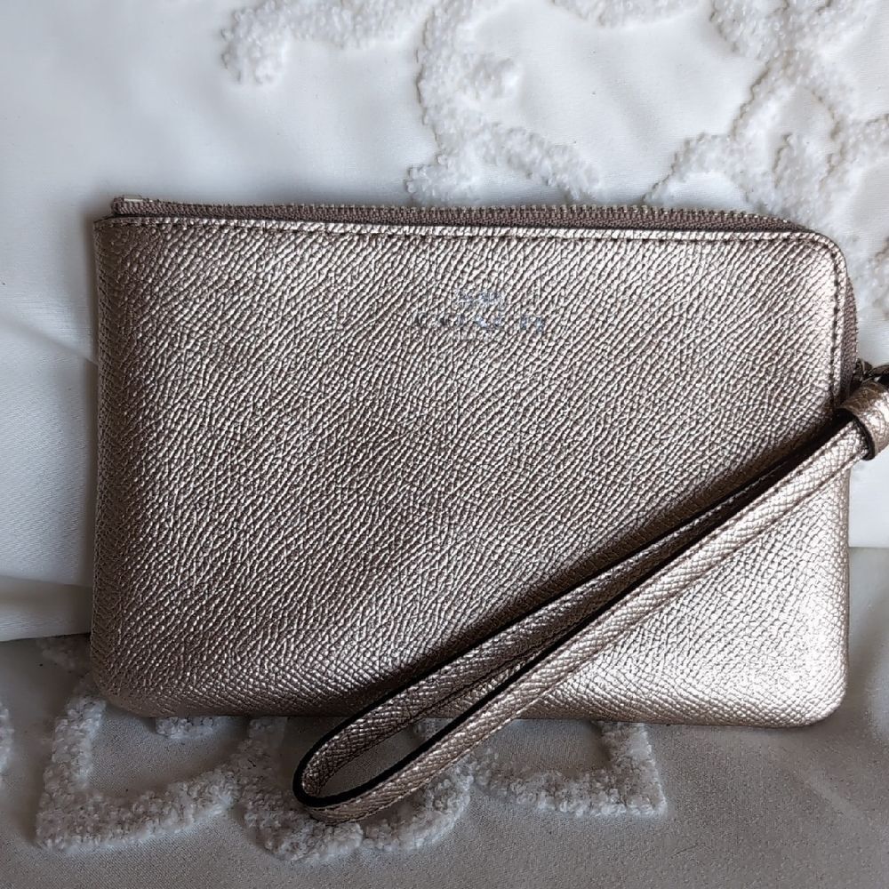 COACH Corner Zip Wristlet Metallic crossgrain leather RARE color- Rose Gold - Picture 5 of 17
